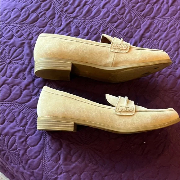 Universal Thread Tan Loafers - Picture 3 of 3